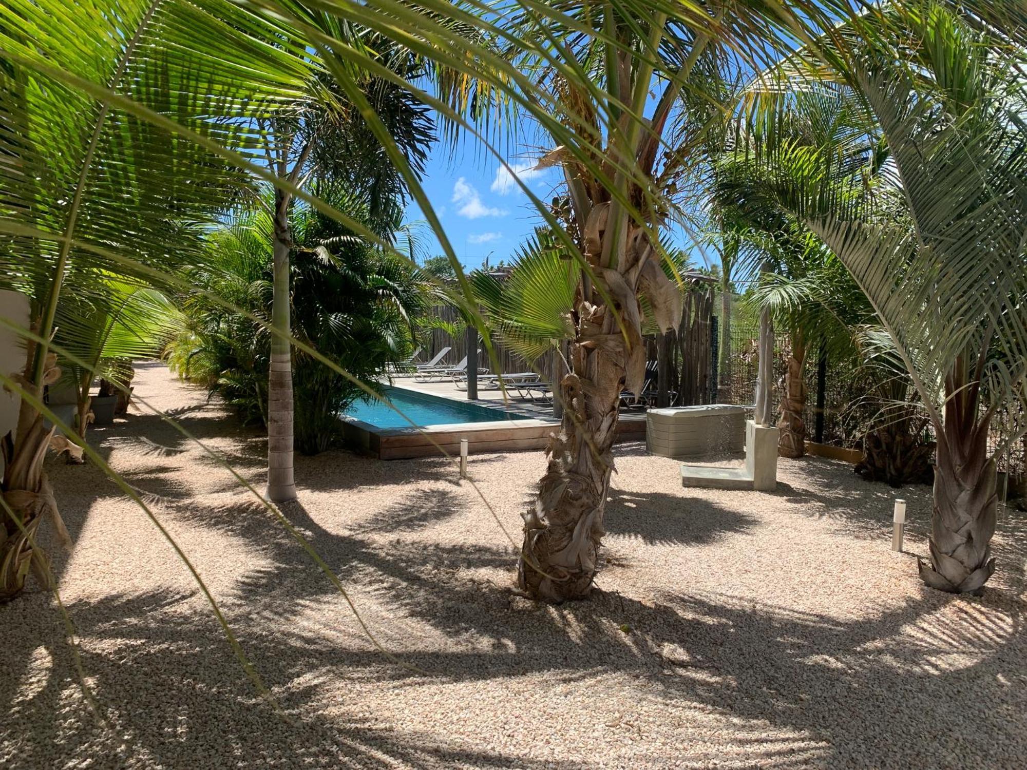 Isla Penthouse & Garden Apartments Bonaire Kralendijk  Bagian luar foto